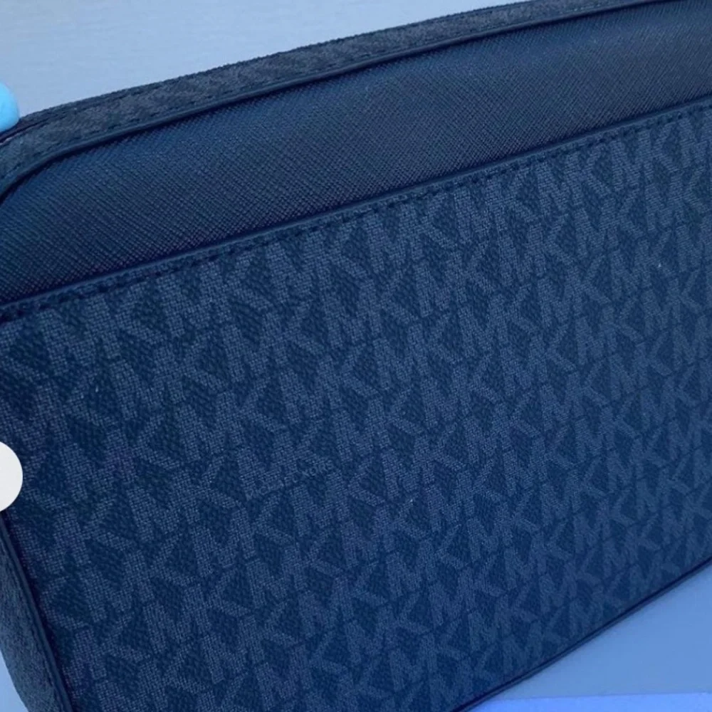 Michael Kors Jet Set Large East West Signature Leather Crossbody
Handbag - Picture 10 of 15